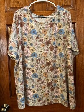 Bloom Chic 22/24 Floral Print Pullover Short Sleeve Shirt